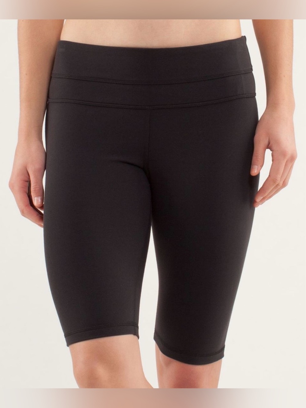 Lululemon Reverse Groove Short